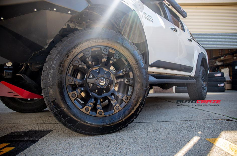 TOYOTA HILUX N80 4WD VAPOR MATTE BLACK